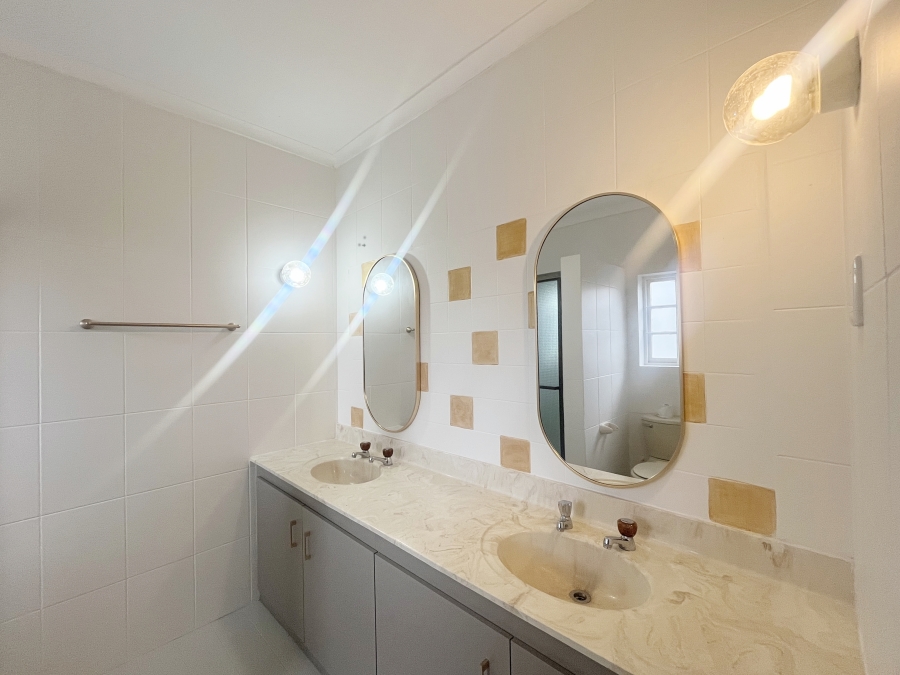To Let 3 Bedroom Property for Rent in Lemoenkloof Western Cape